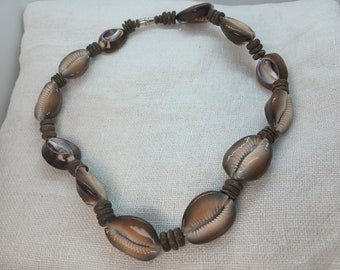 Vintage Chunky Cowrie Shell Bead 15" Gargantilla Collar