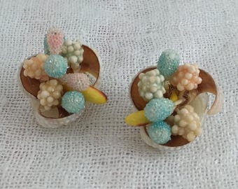c1950s-1960s Vintage Tropical Tiki Aesthetic Shell Craft Earrings