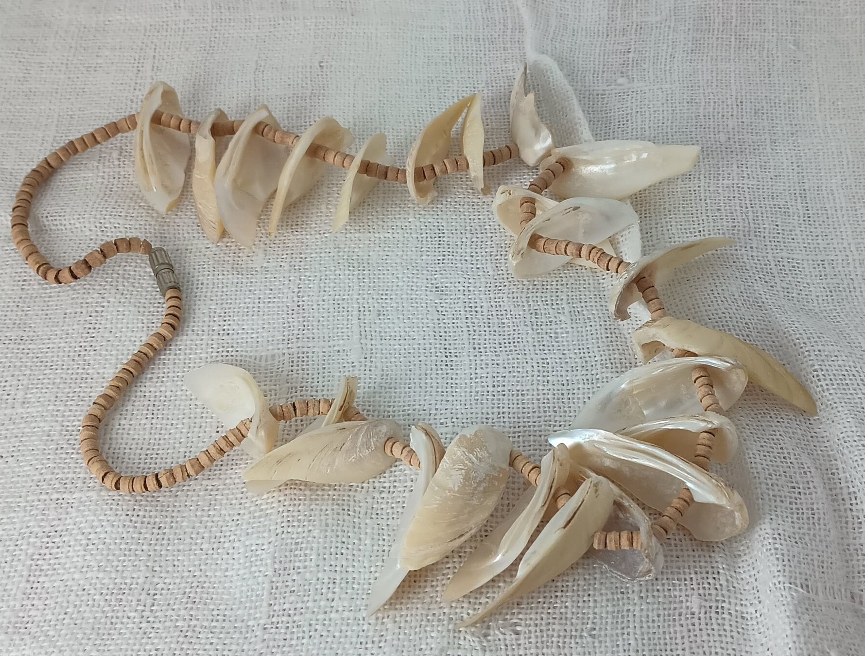 Collier Vintage Années 70 En Bois Et Nacre De Coquillage Avec Petites Perles * 4953 - Pièce Unique