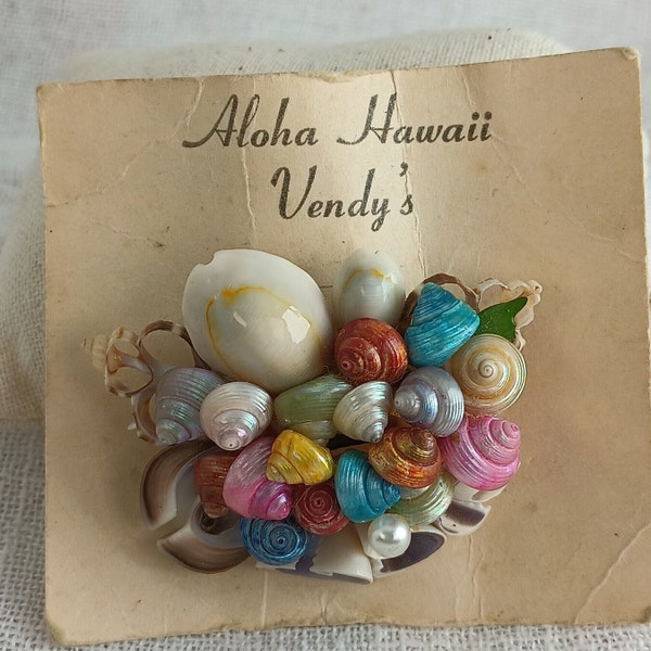 Vintage Hawaiian 1950s Shell Brooch on Original Retro Jewelry Card