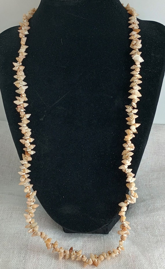 Vintage Hawaiian Kahelelani Shell Necklace — 26" L