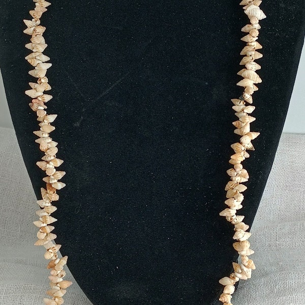 Vintage Hawaiian Kahelelani Shell Necklace — 26" Long Lei