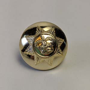 Vintage Messing Britische Uniform Knöpfe: Queen Elizabeth Crown, 1950er Jahre