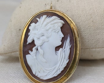 Large Antique Victorian Gold 14k Shell Cameo Brooch/Pendant