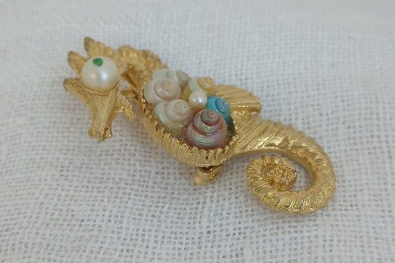 Vintage Seahorse Brooch with Trochus Shell Center - image 3
