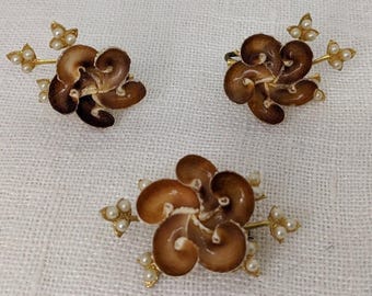 Vintage Seashell Brooch & Earrings Set