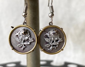 Pendientes de botón con corte de acero floral victoriano
