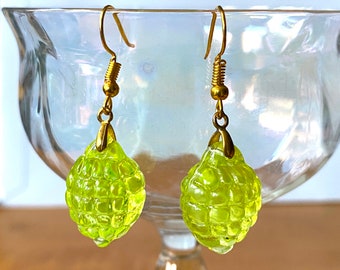Vintage Art-Deco Up-Cycled vidrio amarillo canario fruta en forma de cuentas pendientes regalo original