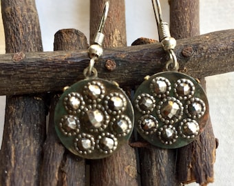 Pendientes de botón de corte de acero victoriano victoriano vintage Elegante color geométrico plateado Regalo original para ella