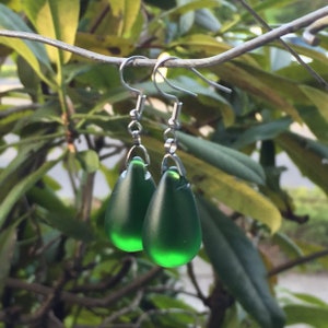 Brincos vintage de vidro verde art-deco em forma de lágrima, presente de dia das mães, presentes para ela, brincos de vidro antigos