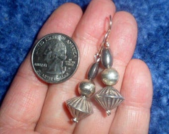 Southwest NAVAJO NATIVE AMERICAN Fluted Melon Bench Bead 925 Sterling Silver Earrings Dangle Drop Vintage Beads Pearl Pearls Lightweight