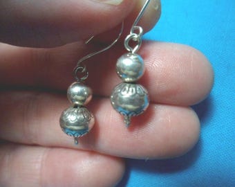 Little NAVAJO VINTAGE STERLING Old Pearls Floral Stamped Bench Bead Silver Dangle Drop Flower Small Short Earrings Native American Floral
