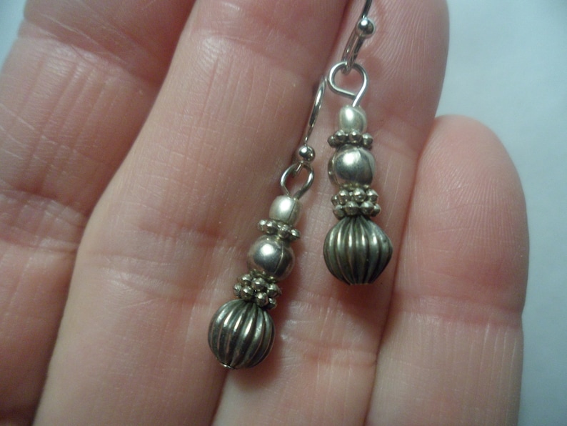 VINTAGE NAVAJO PEARLS Pearl Bench Old Fluted Bead Earrings 925 Sterling Silver Ewires Avable Native American Dangle Drop Boho Ooak Beads Fun