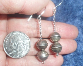 Excellent Old Beads VINTAGE NAVAJO PEARLS Native American Bench Bead Dangle Drop Sterling Silver Earrings Pearl Bead Chain Unique Ooak Fun
