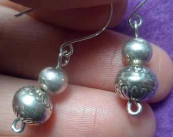 Vintage Little NAVAJO ALL STERLING Pearls Earrings Floral Stamped Bench Bead 925 Silver Dangle Drop Flower Sturdy Beautiful Short Ooak Old