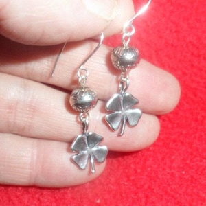 EXCELLENT Vintage NAVAJO CLOVER Sterling Old Floral Stamped Pearl Bench Bead 4 Leaf Clover 925 Silver Dangle Drop Flower Ooak Pearls Unique