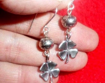 EXCELLENT Vintage NAVAJO CLOVER Sterling Petal Floral Stamped Pearl Bench Bead 4 Leaf Clover 925 Silver Dangle Drop Flower Pearls Earrings
