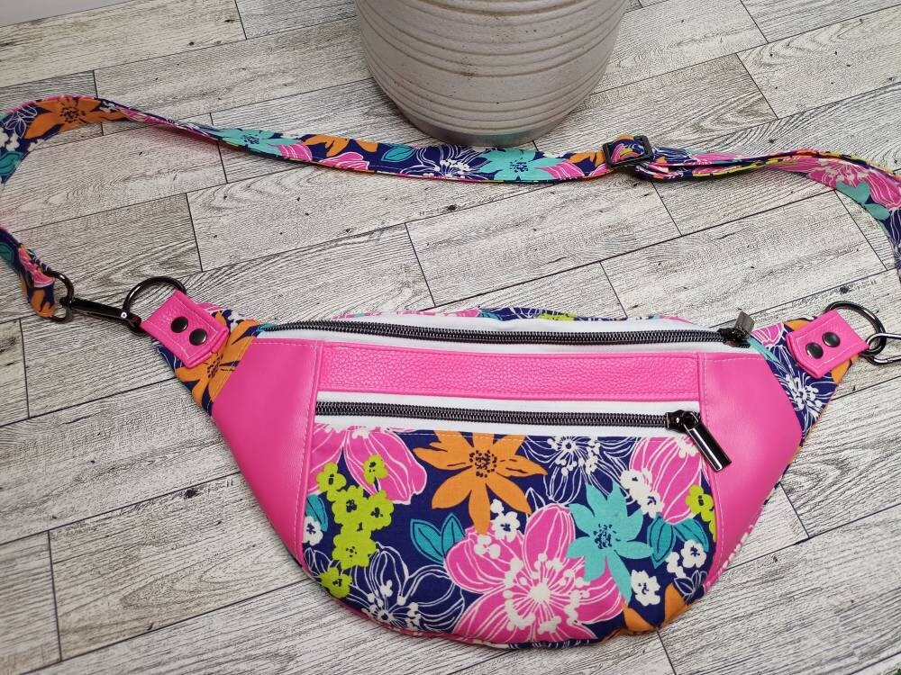 Trapstar London Neon Pink Fanny/across body Pack, with trapstar logo on