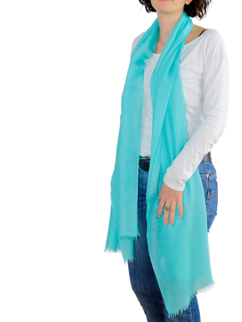 Large soft cashmere scarf, turquoise. Oversized wrap ideal for outdoor dinners and weekend trips. Warm eylure pashmina. Colorful accessory image 4