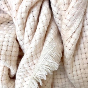 Luxury Cashmere blanket in undyed beige color. Chunky sofa throw for timeless elegance. Pure cashmere plaid. Housewarming & wedding gift