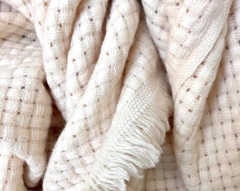 Luxury Cashmere blanket in undyed beige color. Chunky sofa throw for timeless elegance. Pure cashmere plaid. Housewarming & wedding gift