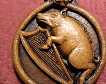 Boar Harpist carving