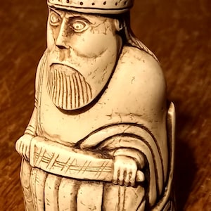 Lewis chess set -  King