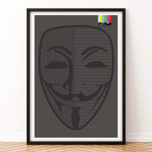 Może przedstawiać: Czarno-biała ilustracja maski Anonymous, złożona z kodu binarnego. Obraz jest oprawiony w czarną ramę z małym kolorowym wzorem testu telewizyjnego w prawym górnym rogu.