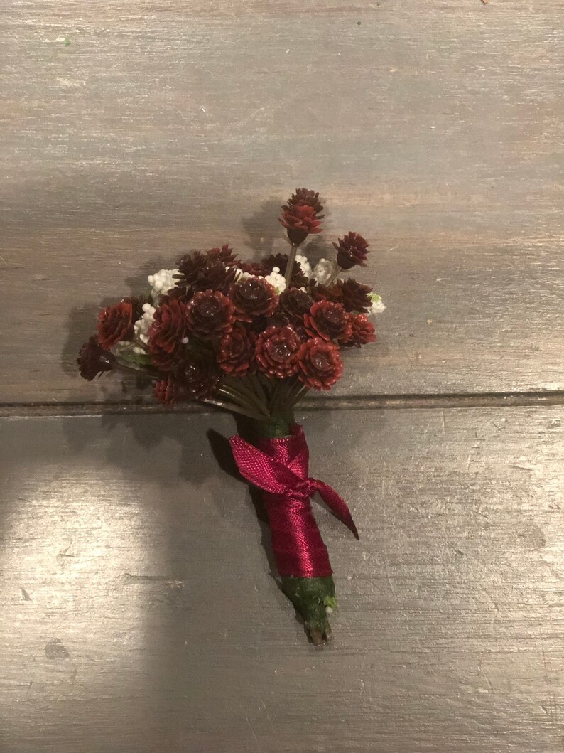 babies breath boutonni\u00e8res buttonholes wine boutonni\u00e8res fathers boutonni\u00e8res Burgundy boutonni\u00e8res grooms boutonni\u00e8re best man