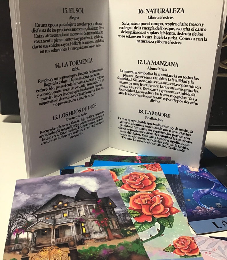 ORÁCULO DE LA HECHICERA, donde la respuesta es verdadera Descubre el poder de la adivinación con este oráculo único y exclusivo, pintado a mano y acompañado de un libro ilustrado canalizado desde el más allá. 36 cartas adivinatorias y libro canalizado. Cartas pintadas a mano, tarots , oráculo.