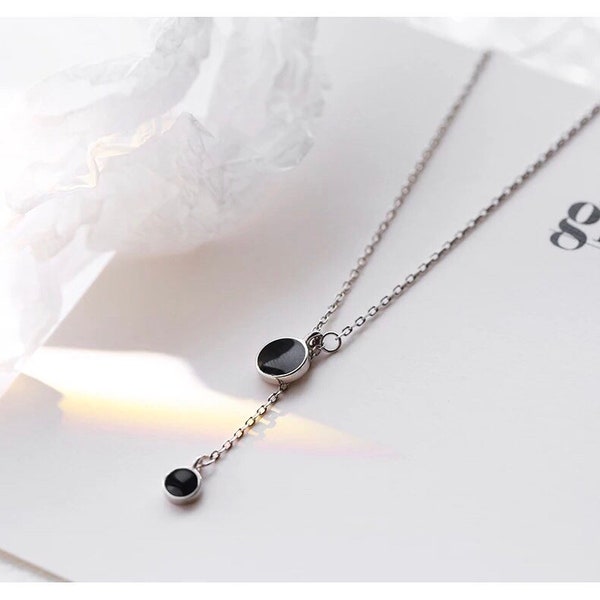 Modern Y shape black disc necklace in 925 sterling silver