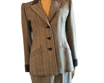 Vintage 1980s, Yves SAINT LAURENT* grey wool and velvet skirtsuit, S, winter jacket, luxury woman suit, Paris, Haute Couture, France, Ysl