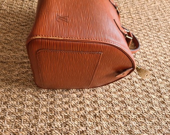 LOUIS VUITTON 90’s vintage pouch Louis Vuitton Vintage Pouch | Artzze