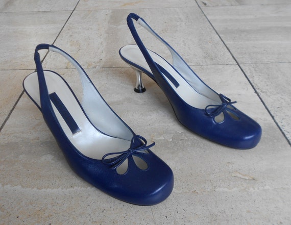 CHARLES JOURDAN * blue leather PUMPS, size 37 fr,