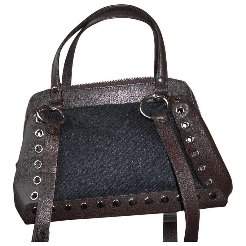 Sac en laine et cuir chocolat, Marni, collection Automne - Hiver 2010, Business Style, vue de face sur fond blanc