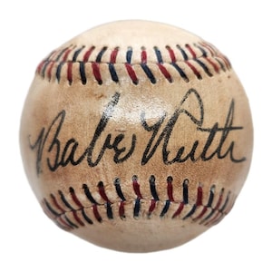 Palla da baseball in stile anni '30 autografata da Babe Ruth. Riproduzione autorizzata della palla