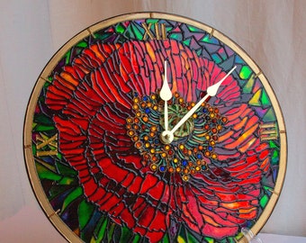 Väggklocka i målat glas Röd blomma | Julklapp till mamma i målat glas Väggklocka Rund Mönster Vallmogåva Röd Bordsklocka Mosaikklocka