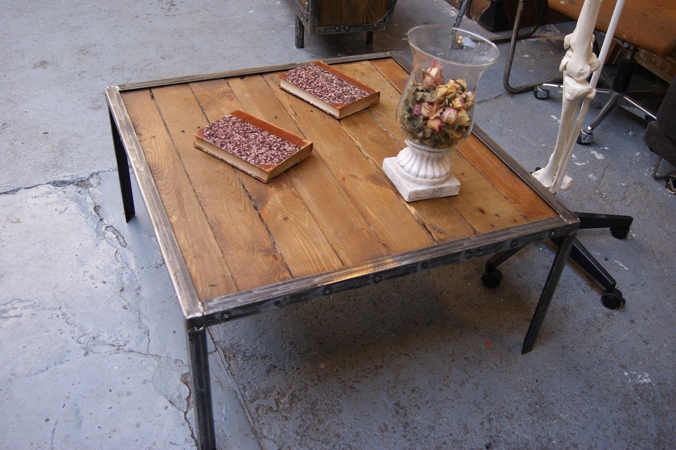 Table Basse Acier et Bois Brut de Style Industriel