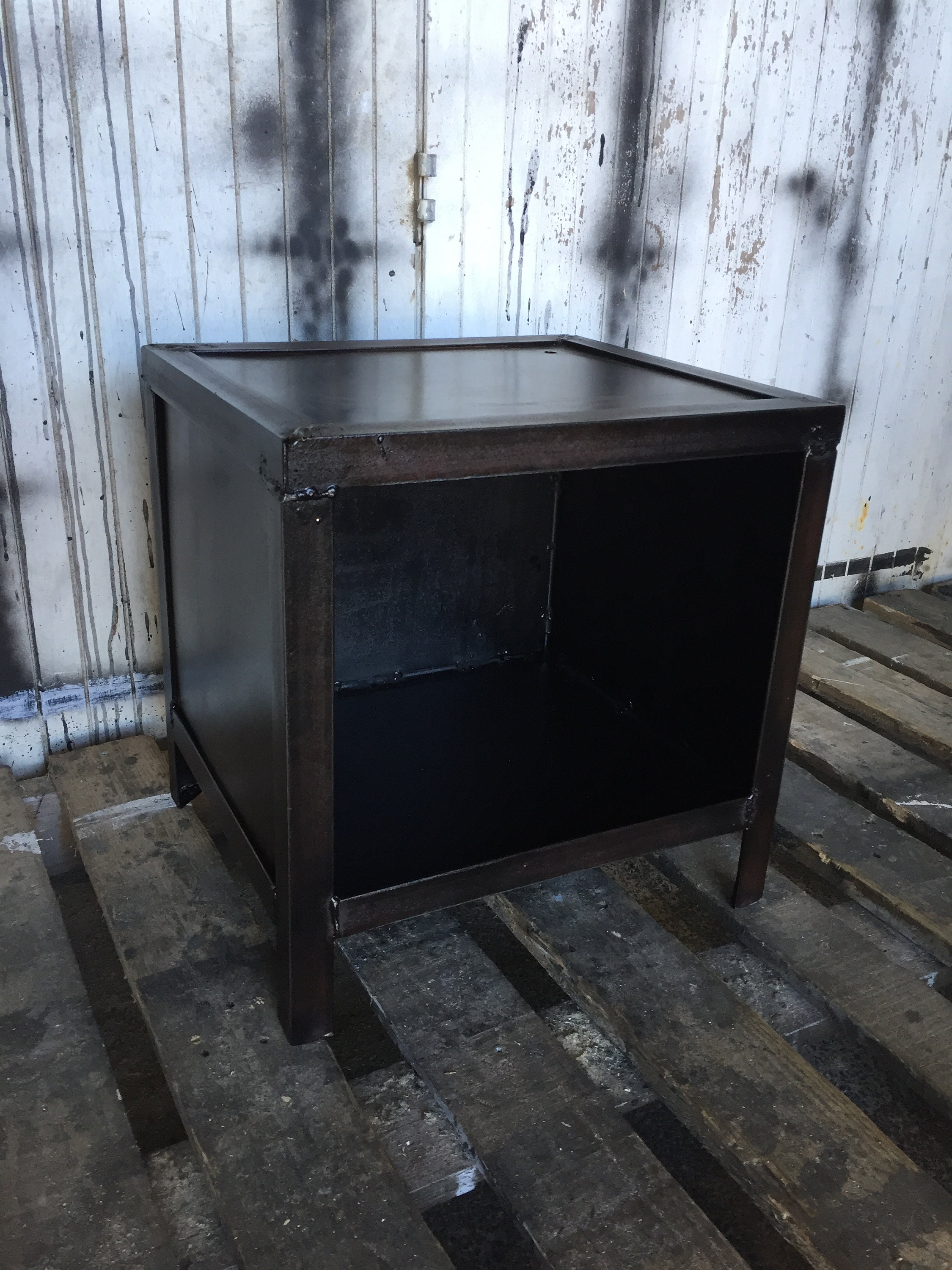 Petit Meuble Vinyles en Acier Rouillé