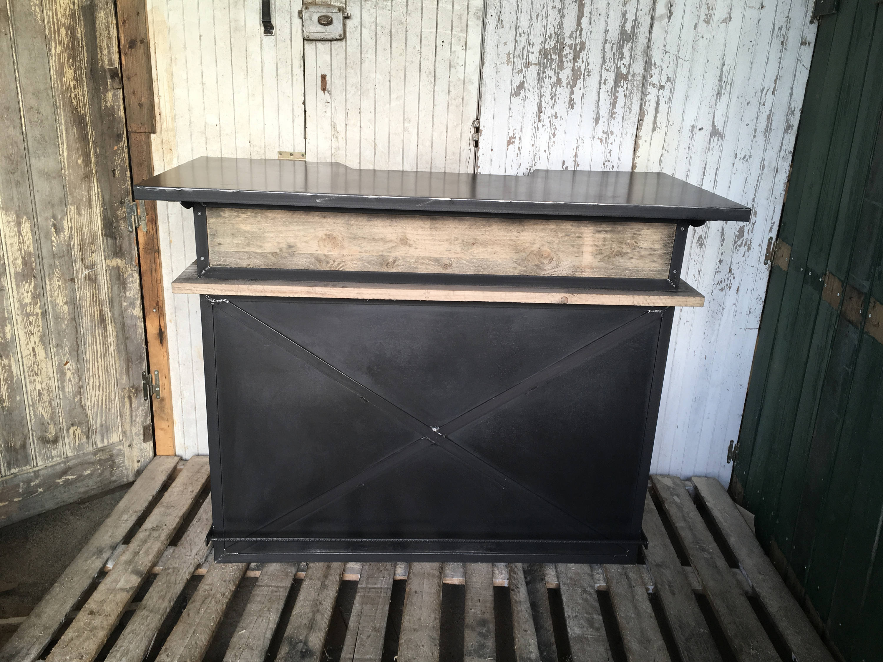 Meuble Industriel Bar en Acier et Bois Cédric