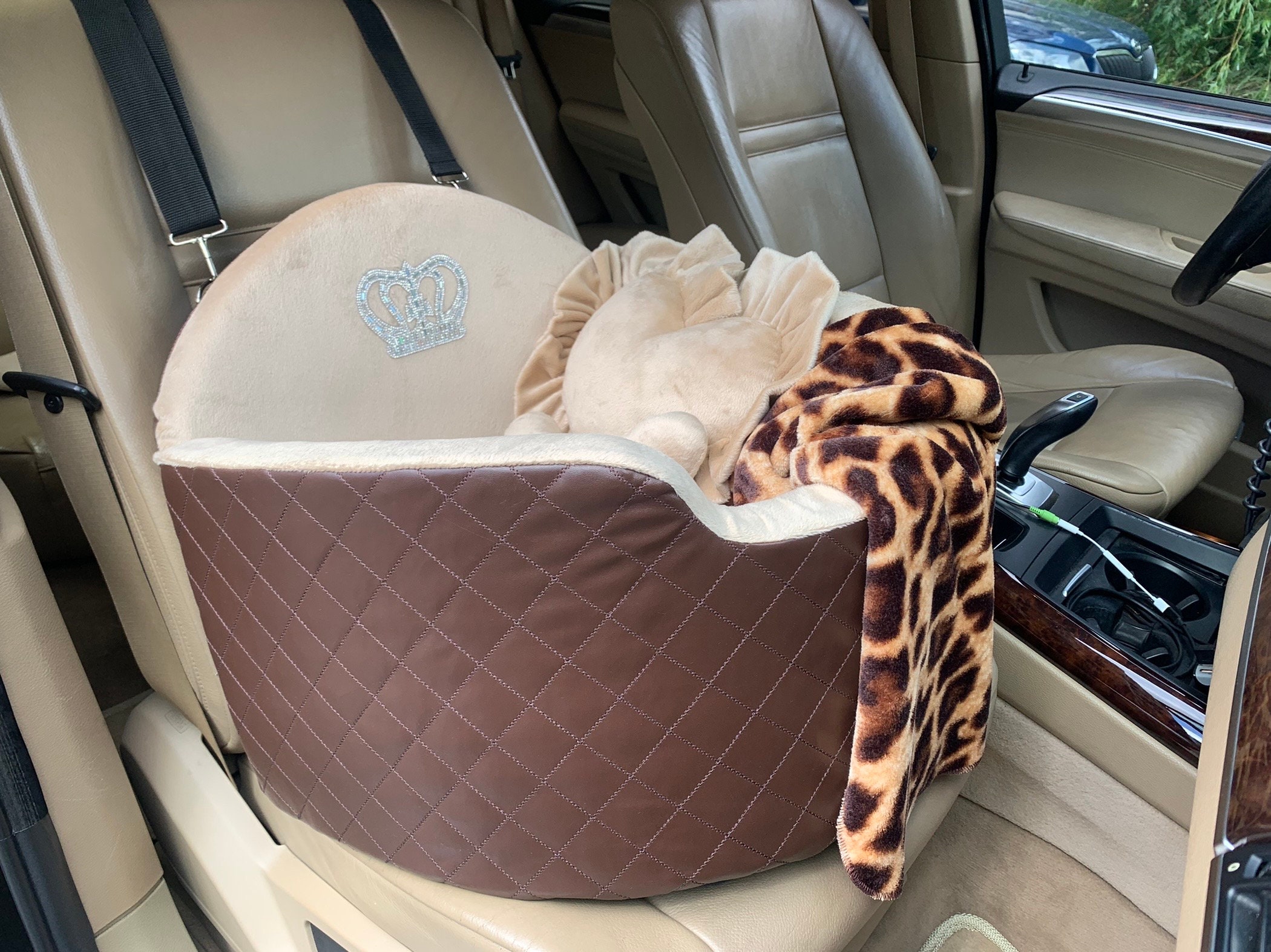 louis vuitton dog car seat