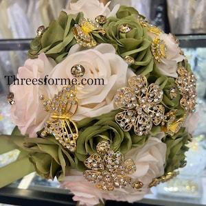 Butterfly’s Quinceañera ramo en color sage green con ivory sweet 15 bouquet Ramos para quinceañera bouquets- Ramo de mariposas  verde
