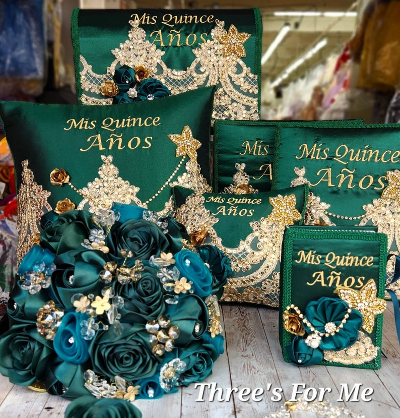Green Quinceanera, sweet 16, Bible, Pillow, cojin, pillow, money box, photo album, album de foto, almuada de quince verde Esmeralda image 1