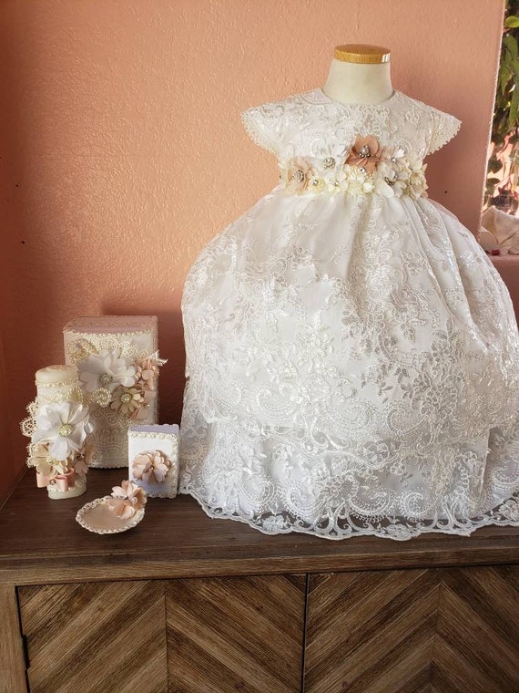 Vestido de bautismo y zapatos con vela Cofre Niña Vestido de - Etsy México Vestido de bautismo y zapatos con vela Cofre Niña Vestido de - Etsy México