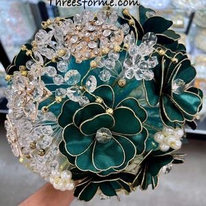 Emerald green with gold  Quinceañera ramo en color Verde Esmeralda sweet 15 bouquet Ramos para quinceañera bouquets