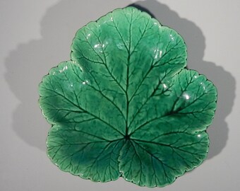 Antique 8-1/2" Figural WEDGWOOD MAJOLICA Green Cabbage Leaf Dish Plate