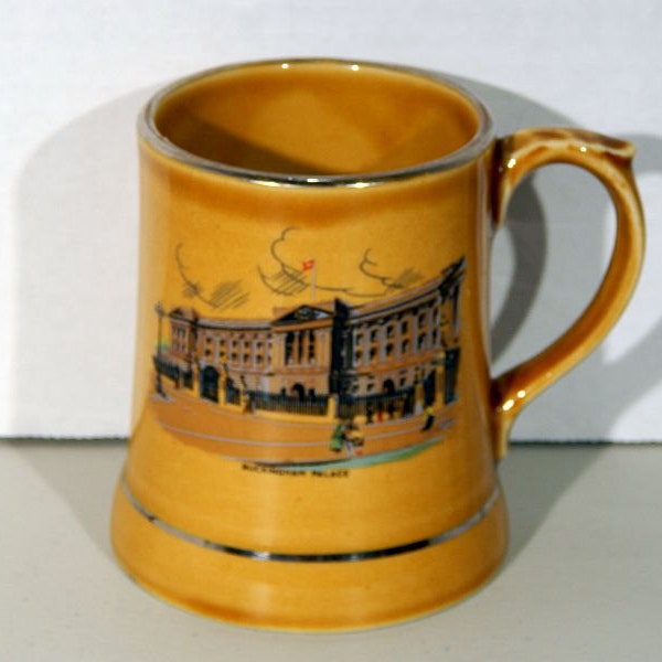 Vintage IRISH WADE Ceramic Buckingham Palace Beer Mug IRELAND Collectible