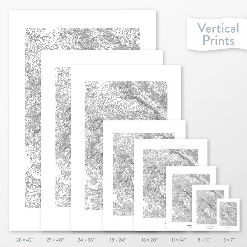 K&ouml;nnte beinhalten: Ein Satz von acht Schwarzwei&szlig;-Topografiekarten in verschiedenen Gr&ouml;&szlig;en, von 71 x 107 cm bis 13 x 18 cm. Die Karten sind auf wei&szlig;em Papier gedruckt und haben ein sauberes, modernes Aussehen.
