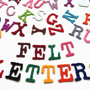 Vilten letters 1 inch, 2 alfabetten - 52 stuks, die cut hoofdletters voor knutselen, naaien, rustige boeken en educatieve activiteiten