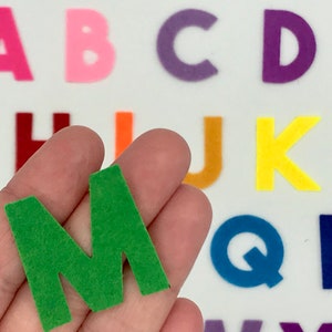 Letras del alfabeto de fieltro, letras mayúsculas de 1 1/4 de pulgada, recortes de fieltro para manualidades, costura, tableros de franela, educación en el hogar y proyectos escolares